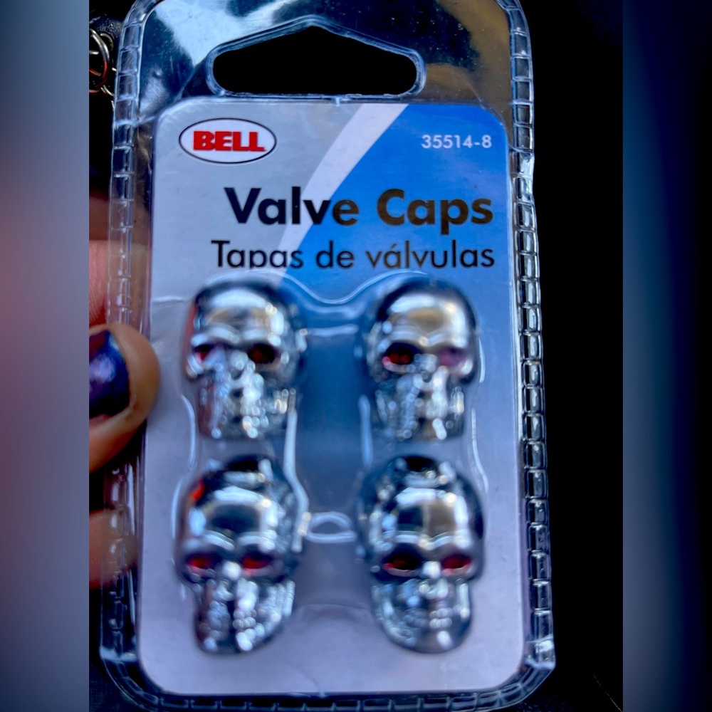 Spell skull with crystallize valve, stem caps most vehicle compatible
